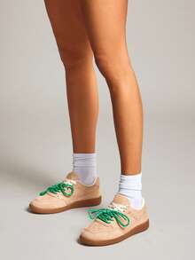 Solezae Urban Muse 女士低帮系带麂皮拼接沙色运动鞋——简约、轻便、百搭，日常穿着舒适。圣诞节礼物。 - 米色 - 查看 2