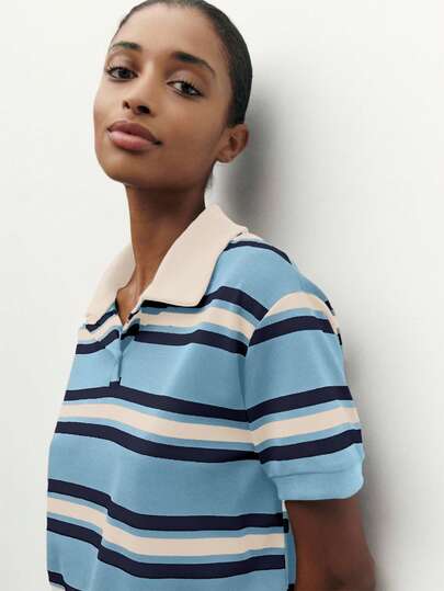 Nöista 条纹 Polo 衫式针织上衣，柔软领口，宽松休闲的学院风廓形。百搭的日常单品，可轻松搭配牛仔裤或西装裤，是春假休闲装扮、周末叠穿、轻松打造生日造型或优雅休闲风的理想之选。