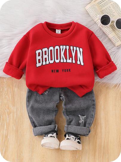 SHEIN 两件套幼儿/婴儿男女童休闲套装，白色长袖套头卫衣搭配黑色牛仔裤，舒适百搭的简约风格，适合室内、室外、日常穿着、运动、玩耍、聚会、拍照、度假，春夏秋冬皆宜。