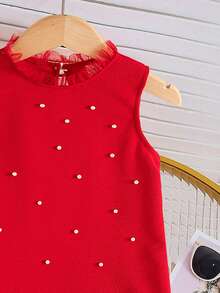 SHEIN Playful Pals 新品上市！这款无袖连衣裙专为年轻女孩设计，风格时尚优雅，尽显少女气质。圆领设计，饰以精致的薄纱拼接、手工缝制的珠饰以及薄纱滚边下摆，舒适时尚兼具，散发着甜美可爱的魅力。 - 紅色 - 查看 7