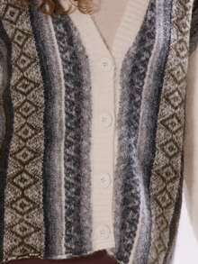 MUSERA 菱格纹V领纽扣灯笼袖开衫，适合冬季滑雪度假休闲穿着，也适合滑雪后休闲穿着。 - 彩色 - 查看 6