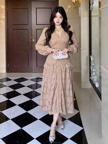 DAZY Đầm maxi nữ thanh lịch cổ chữ V phối ren, viền bèo nhún, dáng dài ngang gối, thích hợp cho mùa thu. - màu nâu - Xem 3