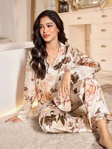 LuxeNights 女士优雅花卉印花仿丝翻领开衫和裤子睡衣套装 - 彩色 - 查看 6