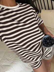 SHEIN EZwear 2 pièces/set Chemise à col rond manches courtes rayée noir et blanc décontractée et shorts pour l'été - Tabac - Voir 5