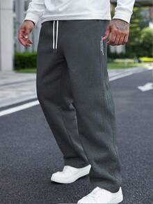 Manfinity Homme Calça de Moletom Casual e Versátil com Estampa de Letra para Homens - Chumbo - Visão 3
