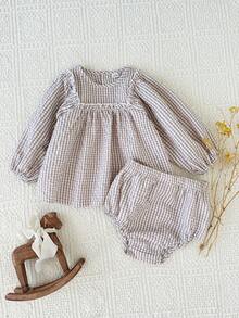 SHEIN 2pcs Baby Girls Casual Cute Plaid Ruffle Hem Long Sleeve Top And Shorts Set, Suitable For Spring, Autumn, Winter Outings, Parties, Gatherings, Daily Wear - Khaki - View 3