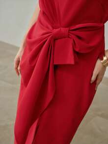MOTF PREMIUM 大码蝴蝶结装饰裹身裙 - 紅色 - 查看 3