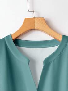 Rusticease Conjunto informal de 2 piezas de estilo minimalista y vacacional con parte superior azul y verde combinada con pantalones con estampado geométrico colorido retro, adecuado para mujeres de talla grande en verano y principios de otoño - Multicolor - Ver 4