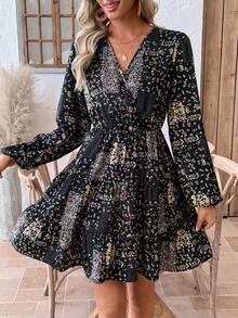 EMERY ROSE Damska sukienka z dekoltem w serek i drobnymi kwiatowymi zdobieniami, z długim rękawem i kopertowym przodem - Wielokolorowe - Zobacz 1