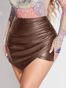 SHEIN SXY Celana Pendek Kasual Pas Badan Wanita Ukuran Besar Warna Cokelat dengan Hem Asimetris - Coklat - View 8
