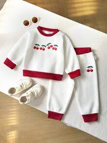 SHEIN 2 piezas Conjunto de niña bebé dulce y lindo con parte superior de sudadera de manga larga con cuello redondo y estampado de cerezas rojas y blancas, y pantalones de chándal con cintura elástica, de textura suave y gruesa, cómodo, para Navidad, Año Nuevo, fiestas, uso diario, primavera, otoño e invierno - Blanco - Ver 8