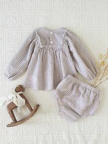 SHEIN 2pcs Baby Girls Casual Cute Plaid Ruffle Hem Long Sleeve Top And Shorts Set, Suitable For Spring, Autumn, Winter Outings, Parties, Gatherings, Daily Wear - Khaki - View 2