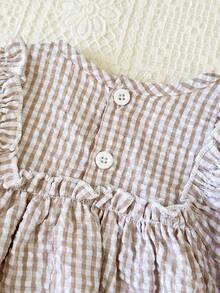 SHEIN 2pcs Baby Girls Casual Cute Plaid Ruffle Hem Long Sleeve Top And Shorts Set, Suitable For Spring, Autumn, Winter Outings, Parties, Gatherings, Daily Wear - Khaki - View 5