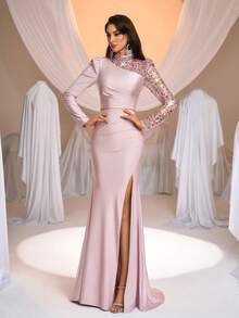 Aureia Sang trọng, quyến rũ và thời thượng, chiếc đầm dệt kim co giãn màu hồng đậm đính sequin và thêu này có cổ đứng nhỏ, tay phồng dài, chất liệu vải mỏng nhẹ với những nếp gấp toàn thân và đường xẻ tà đuôi cá. Phù hợp cho mọi dịp trang trọng, dự đám cưới và những buổi dạ hội cầu kỳ. - Bụi hồng - Xem 7