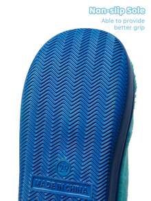 Nick 90s | SHEIN 可爱刺绣卡通男童蓝色儿童防滑室内拖鞋，适合幼儿和儿童，柔软毛绒保暖冬季家居鞋，轻便耐用EVA鞋底，适用于家庭卧室空调房，春、秋、冬季穿着，恐龙图案，不对称设计 - 藍色 - 查看 6