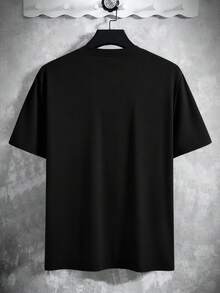 Manfinity Homme 男士修身圆领短袖T恤，左胸口袋，皮质标签；男士宽松T恤；男士口袋T恤；男士街头风衬衫；男士黑色T恤；男士落肩T恤；复古风格，适合日常休闲、周末旅行、户外活动、探险旅行、轻松的工作环境或半正式场合，也可作为男友/丈夫礼物、周年纪念/生日礼物、派对礼物、圣诞节礼物、新年礼物。 - 黑色 - 查看 2