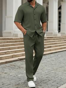 Manfinity Homme 2pcs/Set Men's Textured Bubble Short Sleeve Shirt With Color Matched Drawstring Waist Pants, Casual Suit Outfit For Going Out & Gift For Husband