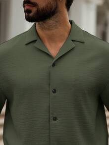 Manfinity Homme 2 件套男士纹理泡泡短袖衬衫，配同色抽绳腰裤，休闲西装，适合外出和送给丈夫的礼物 - 軍綠色 - 查看 7