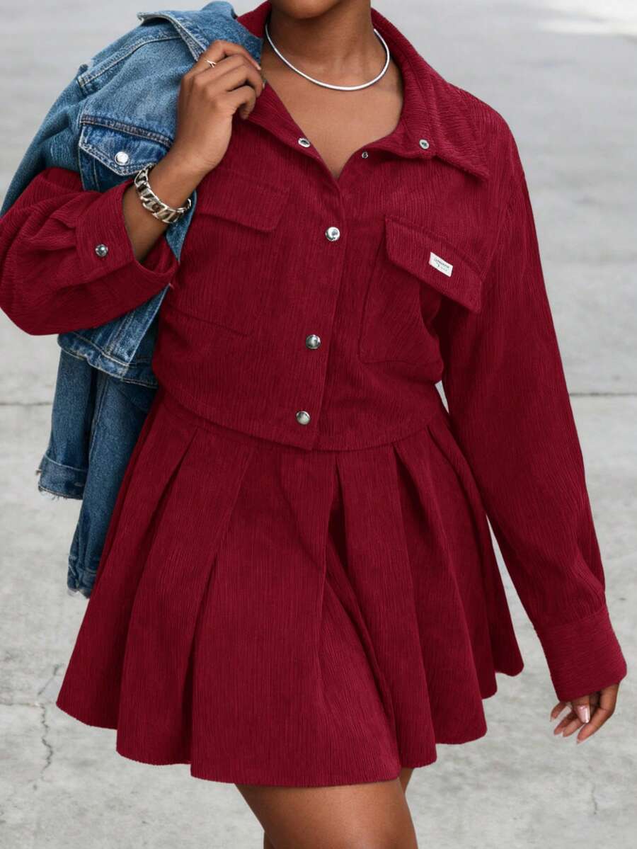 Slaydiva Camisa de manga larga ajustada de unicolor, conjunto de 2 piezas de camisa y falda de pana con bolsillo acanalado de talla grande - Verde - Conjunto de color burdeos para mujer - Rojo - Ver 1