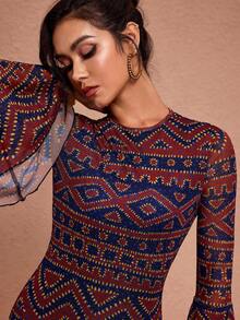 JIAN LASALA 黑色和红色印花网纱圆领层叠喇叭袖波西米亚风连衣裙，适合度假休闲穿着，长款带袖连衣裙，层叠式设计，可作派对或婚礼宾客礼服。 - 彩色 - 查看 5