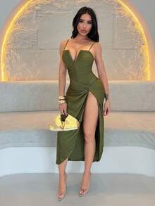 Shopreo Set 2 potong untuk liburan pantai, seksi, polos, model V-neck, berkerut, tali spaghetti, monokini, dan rok belahan depan untuk musim panas. - Hijau Tentara - View 3