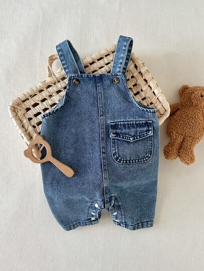 SHEIN 两件套男婴条纹圆领长袖卫衣上衣+蓝色水洗牛仔背带裤复古套装，适合春秋季休闲外出穿着。