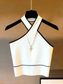 Franclia 女士白色露背吊带上衣，黑色滚边。适合海滩穿着，秋冬季节、办公室休闲穿着，百搭，圣诞节、新年等节日皆宜，时尚百搭，日常休闲穿着亦可，都市教师职业装。