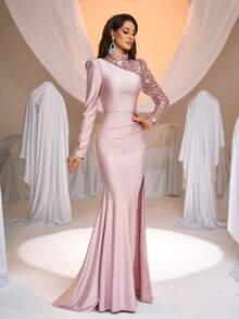 Aureia Sang trọng, quyến rũ và thời thượng, chiếc đầm dệt kim co giãn màu hồng đậm đính sequin và thêu này có cổ đứng nhỏ, tay phồng dài, chất liệu vải mỏng nhẹ với những nếp gấp toàn thân và đường xẻ tà đuôi cá. Phù hợp cho mọi dịp trang trọng, dự đám cưới và những buổi dạ hội cầu kỳ. - Bụi hồng - Xem 6