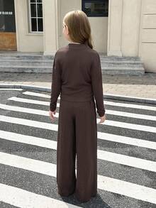 SHEIN Serisse Kids Tween Girls 纯咖啡色纹理针织侧褶紧身长袖 T 恤和阔腿裤两件套，基本款，日常款，适合返校 - 棕色 - 查看 2