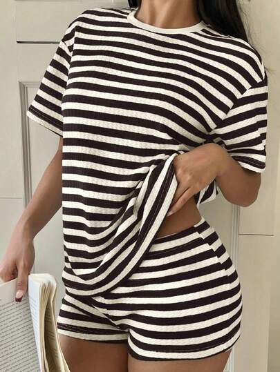 CovetEZ 2件套夏季黑白条纹休闲圆领短袖衬衫和短裤