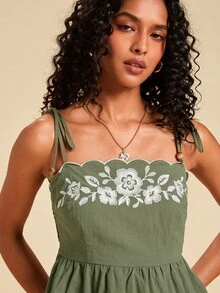 Travachic Summer Vacation Casual Embroidered Waist Cami Top,Spring Break, Summer, Valentine's Day, Spring To Summer, Valentine's Day, Carnival Costume, Elegant Outfits For Party, Beach Outfits, Summer Vacation Outfits, Casual Outfits - Green - View 3