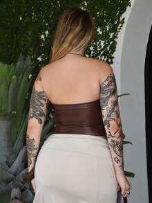 Arliah Top pour femme à volants, ourlet asymétrique. Convient pour les sorties et les soirées. Top de Noël à volants, fente latérale en PU, top court bandeau - Marron - Voir 2