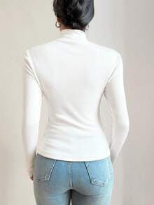SHEIN BASICS Áo thun dài tay lót nhiệt in logo ngựa trắng đa năng, phong cách tối giản, thoải mái dành cho nữ, phù hợp cho mùa thu/đông - trắng - Xem 9