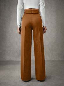 Pantalon de costume pour femmes avec détails de couture plissés