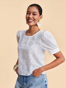 Travachic 純色假日風格中空刺繡泡泡袖襯衫,後背鈕扣關閉