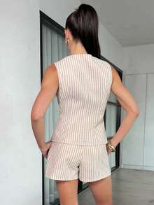 Lavishia Conjunto de 2 piezas de blusa ajustada de un solo pecho con estampado de rayas y pantalones cortos, estilo casual de verano para mujer - Multicolor - Ver 2