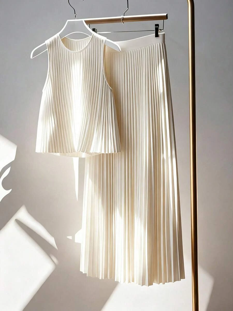Franclia 2pcs Women Solid Color Pleated Sleeveless Top & Skirt Set - White - View 1