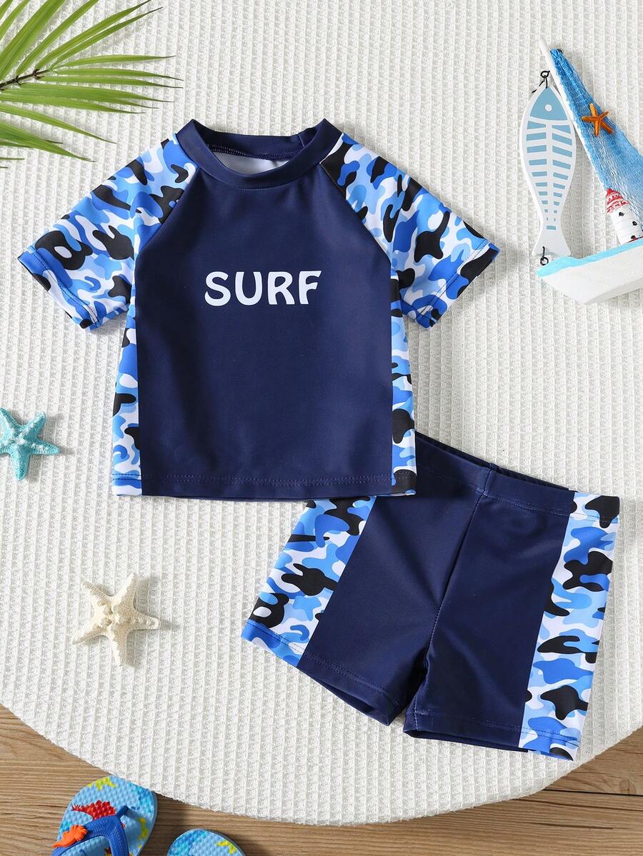 SHEIN Bộ đồ bơi 2 món/bộ áo thun cổ tròn tay ngắn in chữ họa tiết rằn ri và quần short thoải mái cho bé trai