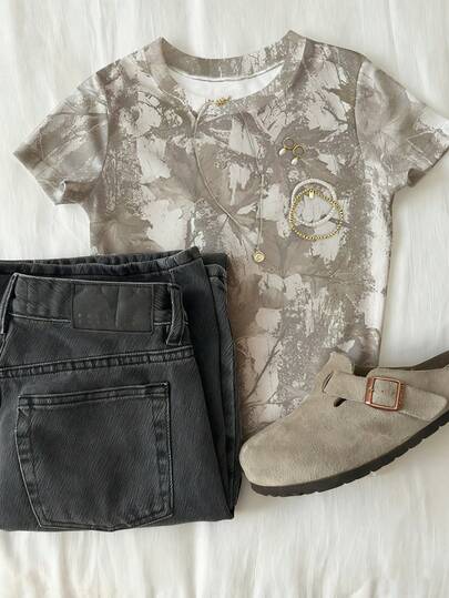 Glimmora Women's Digital Print Fitted Short Sleeve T-Shirt