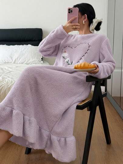 Dream Adore Hjärta & Daisy Broderad Plysch Volangkant Casual Dam Nattlinne