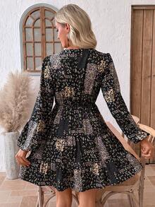 EMERY ROSE Damska sukienka z dekoltem w serek i drobnymi kwiatowymi zdobieniami, z długim rękawem i kopertowym przodem - Wielokolorowe - Zobacz 2