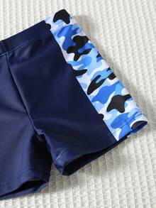SHEIN Bộ đồ bơi 2 món/bộ áo thun cổ tròn tay ngắn in chữ họa tiết rằn ri và quần short thoải mái cho bé trai - Nhiều màu - Xem 9