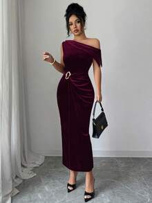 Modelyn Sexy Metallic Buckle Decor Sleeveless Ruched Fitted Velvet Maxi Party Dress For Women - Burgundy - View 8