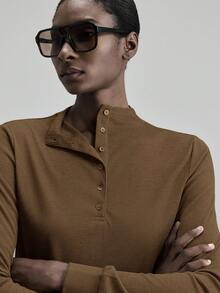 Ontre 2026 Spring/Summer New Commuter Coffee Brown Straight Collar Half-Placket Shell Button Decor Knit Rib Splice T-Shirt - Brown - View 8