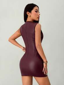 SHEIN PETITE 女士优雅复古性感独特酒红色纯色不对称褶皱腰部无袖迷你连衣裙，春夏新款，初夏连衣裙，PU迷你裙，春夏夏季服装，优雅，通勤，休闲，日常，简约仿皮连衣裙，女士皮裙，紧身连衣裙，性感包臀连衣裙 - 酒紅色 - 查看 3