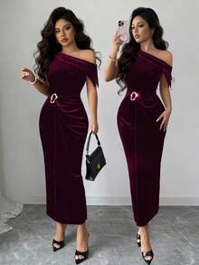 Modelyn Sexy Metallic Buckle Decor Sleeveless Ruched Fitted Velvet Maxi Party Dress For Women - Burgundy - View 2