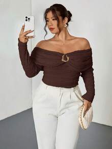 Firerie 大码女式露肩褶皱修身金属装饰纹理面料长袖弹力T恤，优雅休闲，适合春秋季穿着 - 棕色 - 查看 3