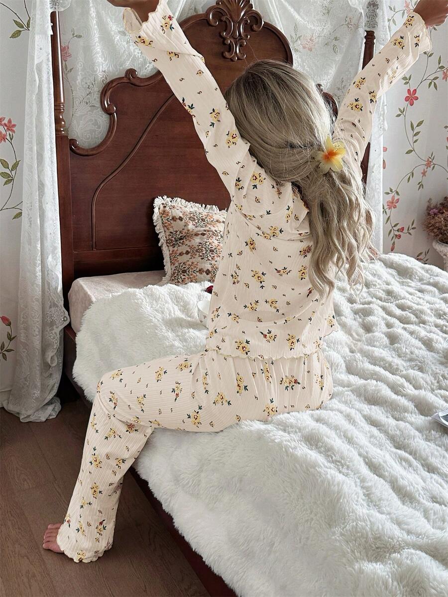 CottageSlumber Set Piyama Wanita Motif Bunga Kecil Lucu dengan Trim Bergaris Lengan Panjang dan Celana Panjang, Motif Bunga Romantis - Kuning - View 1