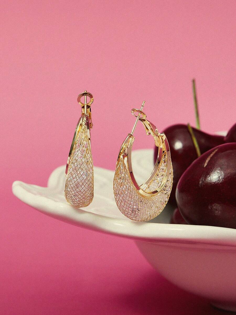 Glisma Luxurious Mesh Crystal Hoop Earrings For Women, Fashionable Ear Clip Circle Shaped Earrings With Design Sense - Gold - View 1