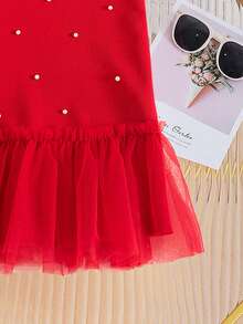 SHEIN Playful Pals 新品上市！这款无袖连衣裙专为年轻女孩设计，风格时尚优雅，尽显少女气质。圆领设计，饰以精致的薄纱拼接、手工缝制的珠饰以及薄纱滚边下摆，舒适时尚兼具，散发着甜美可爱的魅力。 - 紅色 - 查看 5